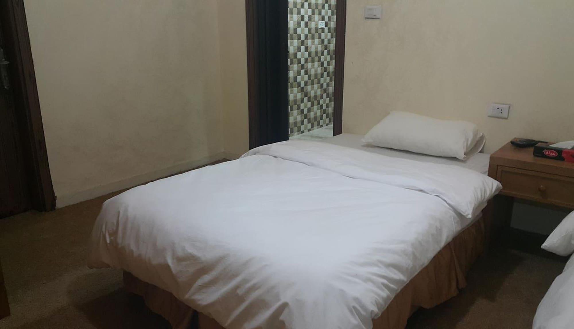 Al-Houriat Hotel Амман Экстерьер фото
