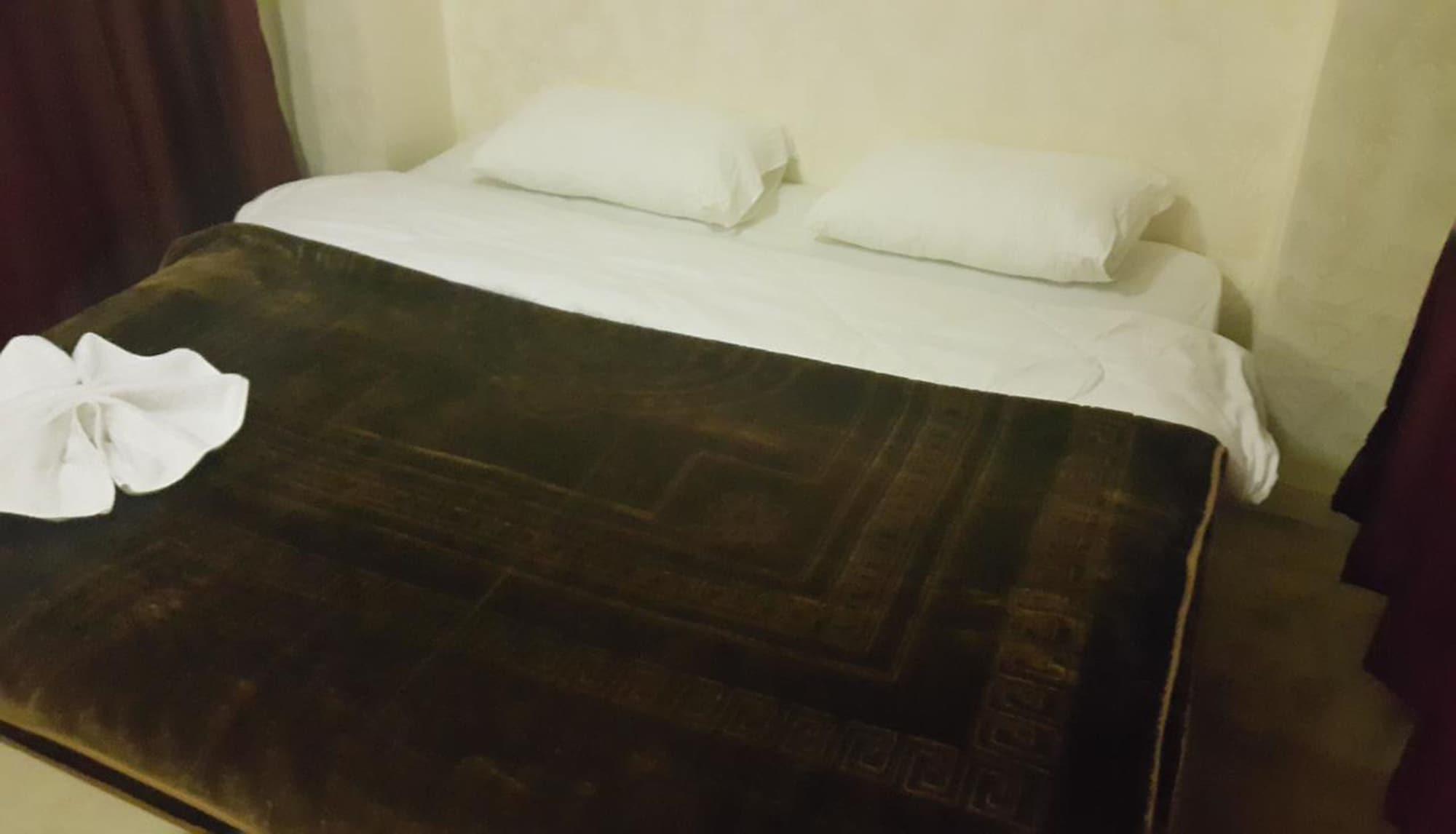 Al-Houriat Hotel Амман Экстерьер фото