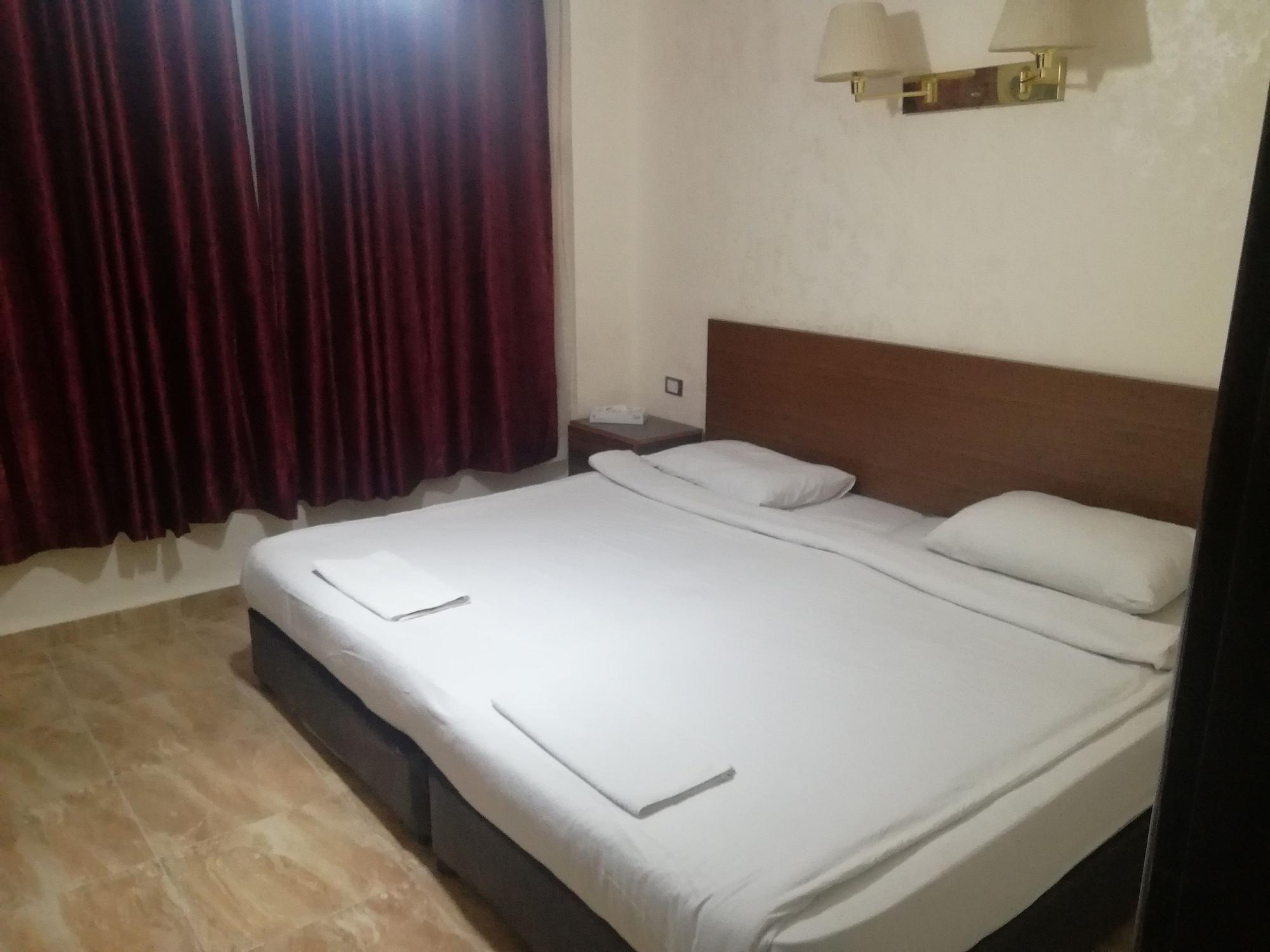 Al-Houriat Hotel Амман Экстерьер фото