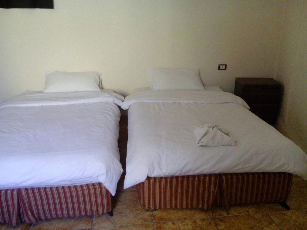 Al-Houriat Hotel Амман Экстерьер фото