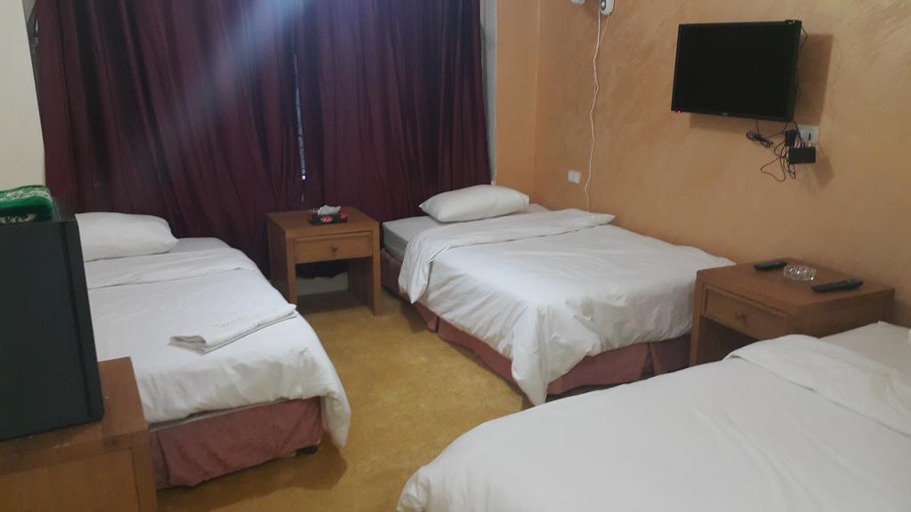 Al-Houriat Hotel Амман Экстерьер фото
