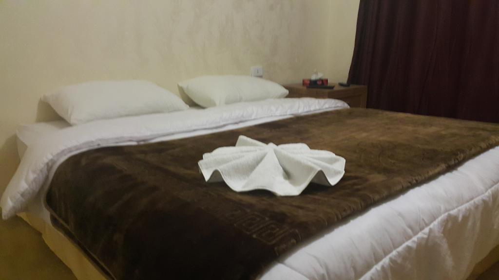 Al-Houriat Hotel Амман Экстерьер фото