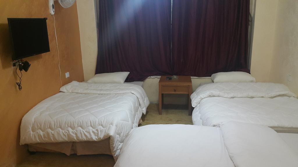 Al-Houriat Hotel Амман Экстерьер фото